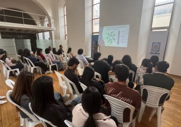 Estudiantes colombianos exploran el desarrollo urbano de Quito con el Instituto de la Ciudad