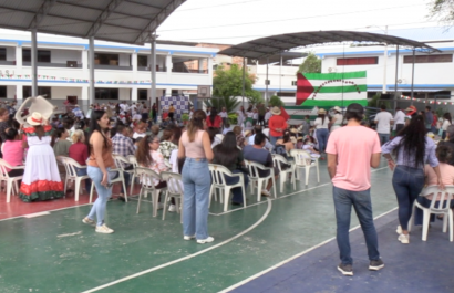 Estudiantes de Cristo Rey resaltan Tradiciones manabitas en conmemoración de la provincialización de Manabí