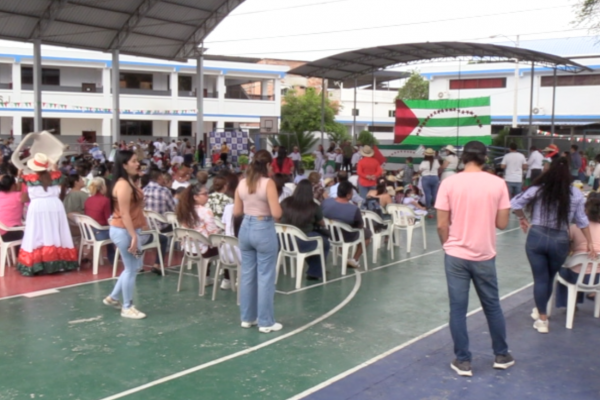 Estudiantes de Cristo Rey resaltan Tradiciones manabitas en conmemoración de la provincialización de Manabí