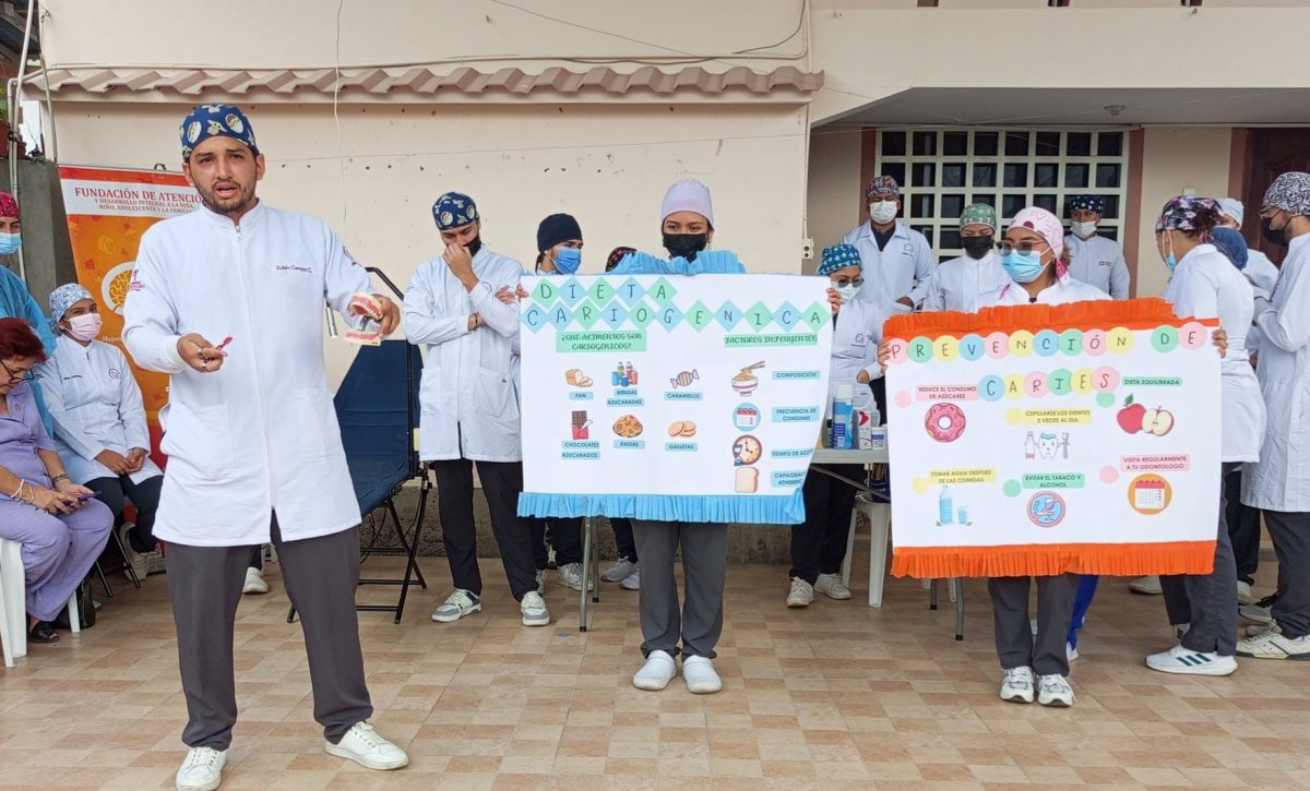 Estudiantes y docentes de la carrera de Odontología ofrecieron valoraciones clínicas, prevención en salud bucal y charlas educativas.