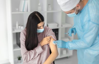 Estudio coreano sugiere vínculo entre vacunación COVID y cáncer
