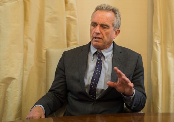 Robert F. Kennedy Jr. destituye a 17 expertos del Comité de Vacunas por conflictos de interés