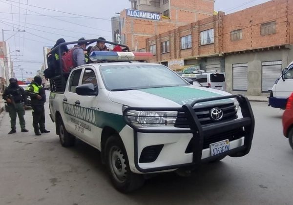 Policía fallece y otro resulta herido en enfrentamiento durante protestas en Bolivia