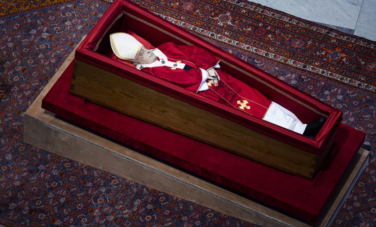 El Vaticano confirma presencia de pobres, migrantes y presos en homenaje final al Papa