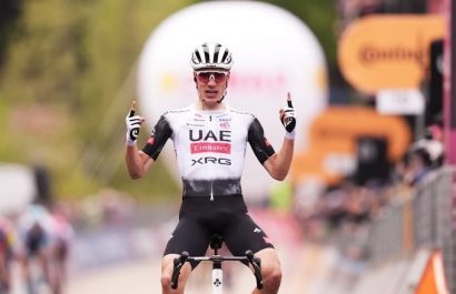 El español Juan Ayuso conquista la alta montaña y se acerca al liderato del Giro