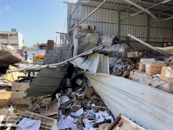 Tres muertos y 46 heridos por disparos israelíes en centro de ayuda en Rafá