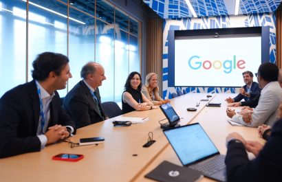 Empresarios españoles en una firma de convenio con Google