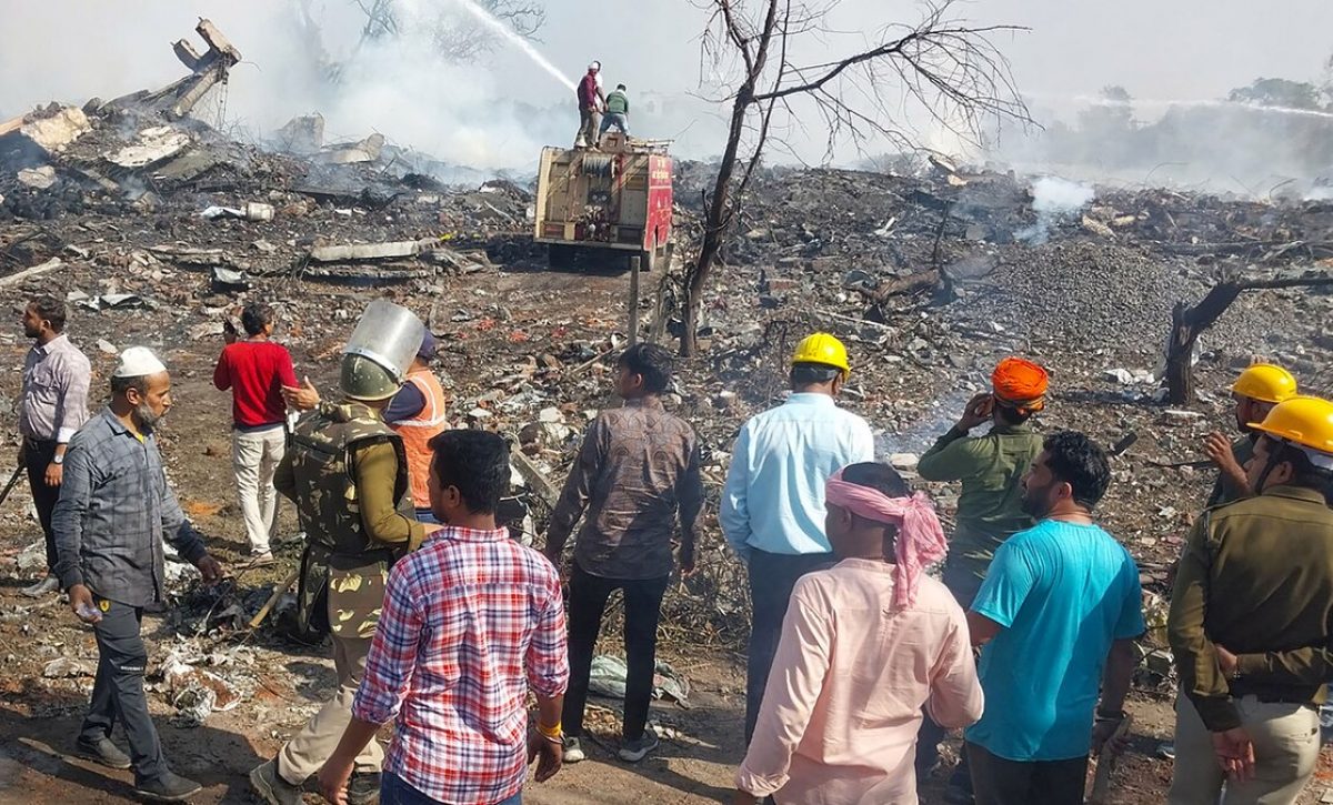 Explosión en fábrica de petardos deja 18 muertos en el oeste de India