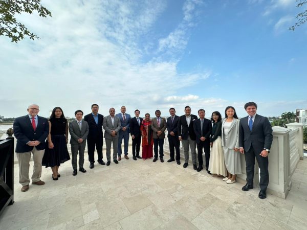 Exportadores ecuatorianos exploran financiamiento con Banco de China en Guayaquil