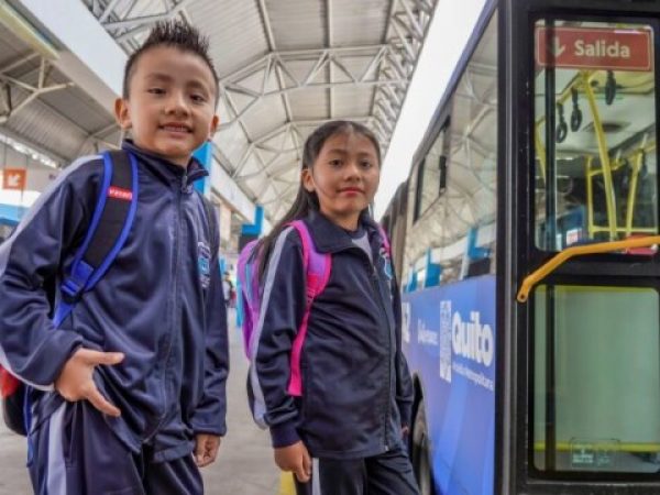 Expresos escolares del Trolebús y la Ecovía listos para el retorno a clases en Quito by 41