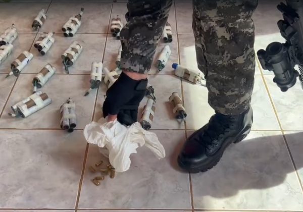 Fuerzas Armadas y Policía ejecutan operativos conjuntos en distrito Manta, contra banda de extrosionadores que estaba lista para operar.