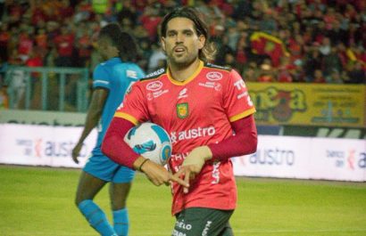 FIFA sanciona a Deportivo Cuenca con prohibición de fichajes por deuda con Pablo Magnín