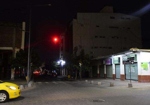 Portoviejo: cinco zonas con deficiente iluminación afectan a transeúntes y conductores
