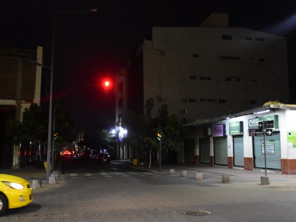 Portoviejo: cinco zonas con deficiente iluminación afectan a transeúntes y conductores