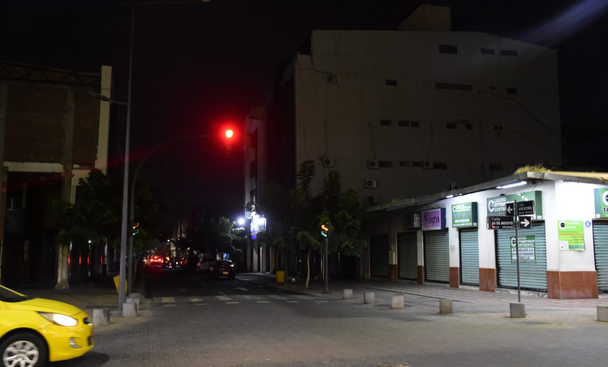 Portoviejo: cinco zonas con deficiente iluminación afectan a transeúntes y conductores
