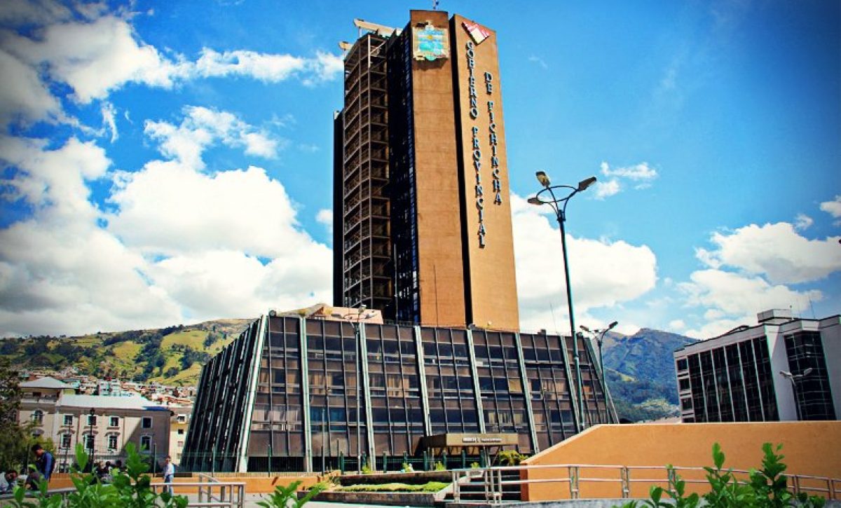 El edificio de la Prefectura de Pichincha.