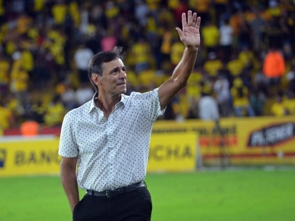 Fabián Bustos podría regresar al futbol ecuatoriano y para ser más precisos a dirigir a un equipo del Astillero.