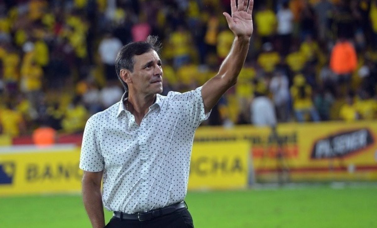 Fabián Bustos podría regresar al futbol ecuatoriano y para ser más precisos a dirigir a un equipo del Astillero.