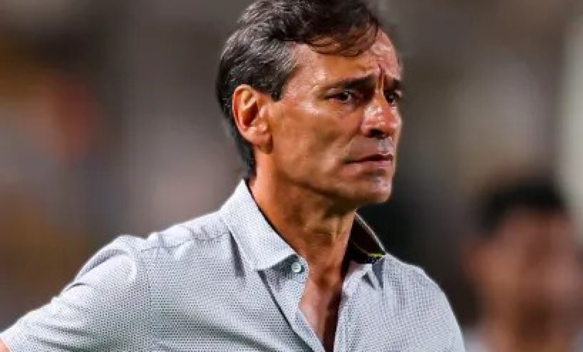 Fabián Bustos ya está en Paraguay para asumir como nuevo técnico de Olimpia
