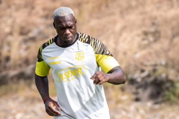 Felipe Caicedo evalúa su futuro en Barcelona SC por problemas físicos