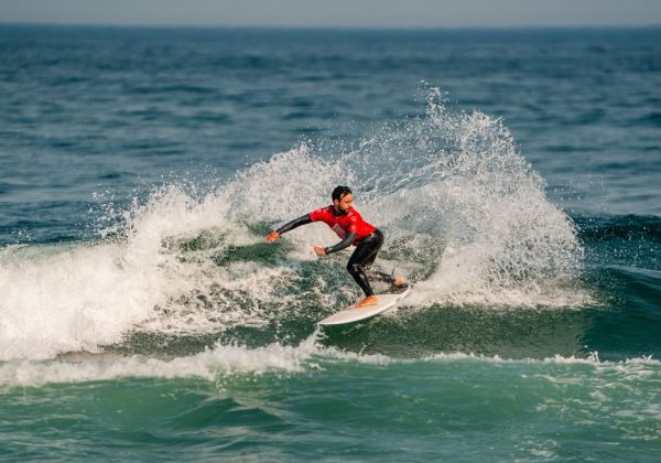 Felipe Rodríguez gana la categoría Open masculina de surf en el Luso Galaico 2025