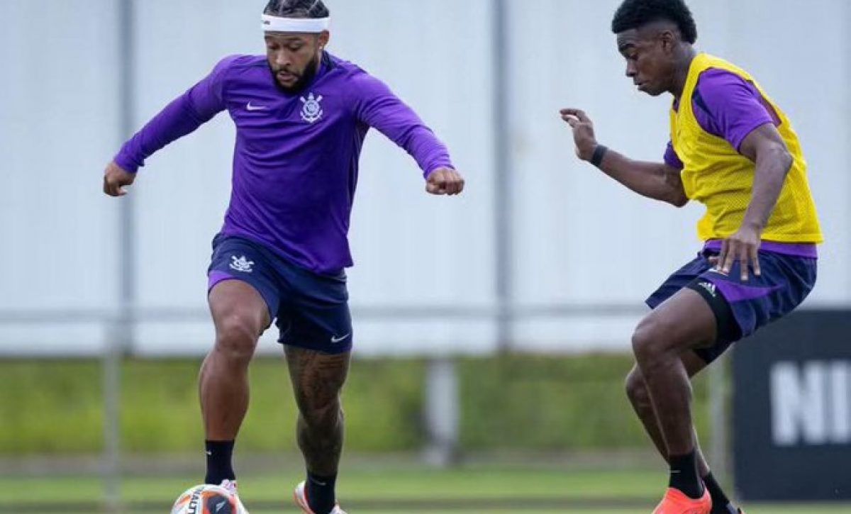Félix Torres y Memphis Depay casi llegan a los golpes