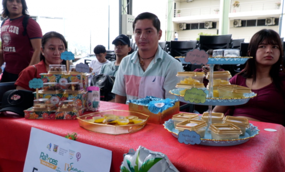 Feria Raíces de la Universidad Técnica de Manabí promueve emprendimientos de universitarios