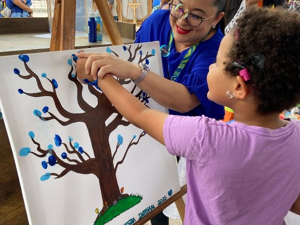Feria de emprendimiento en Portoviejo impulsó la inclusión en el Día Mundial del Autismo