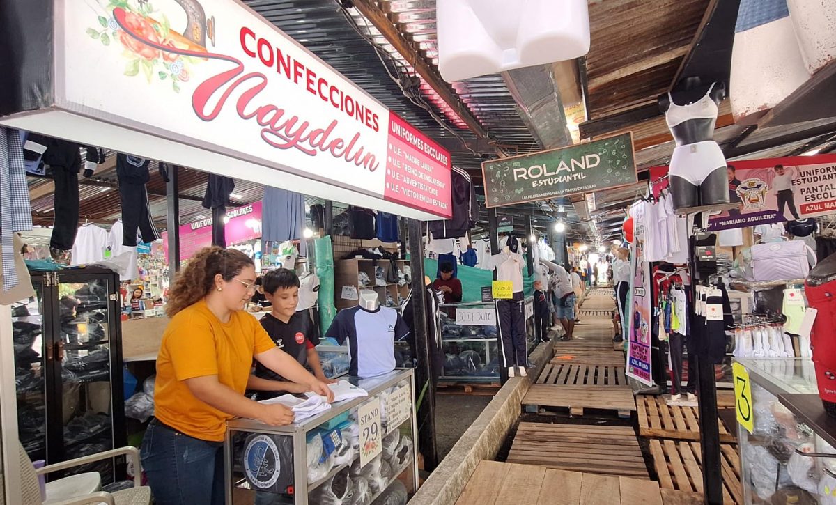 Feria estudiantil en Santo Domingo uniformes y útiles escolares sin intermediarios