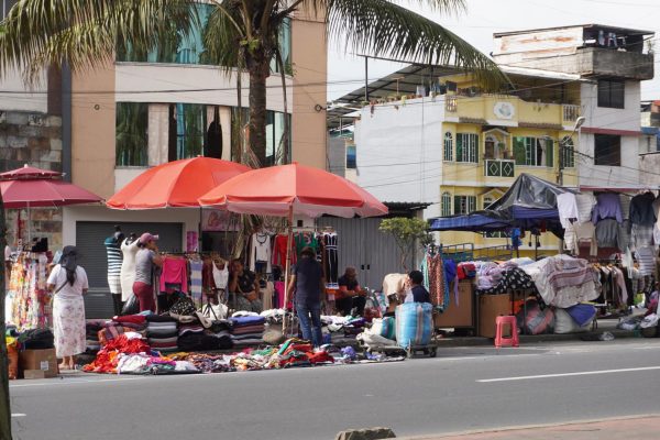 Ferias por los 58 años de cantonización de Santo Domingo cierran con descuentos masivos