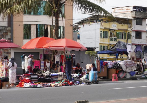 Ferias por los 58 años de cantonización de Santo Domingo cierran con descuentos masivos