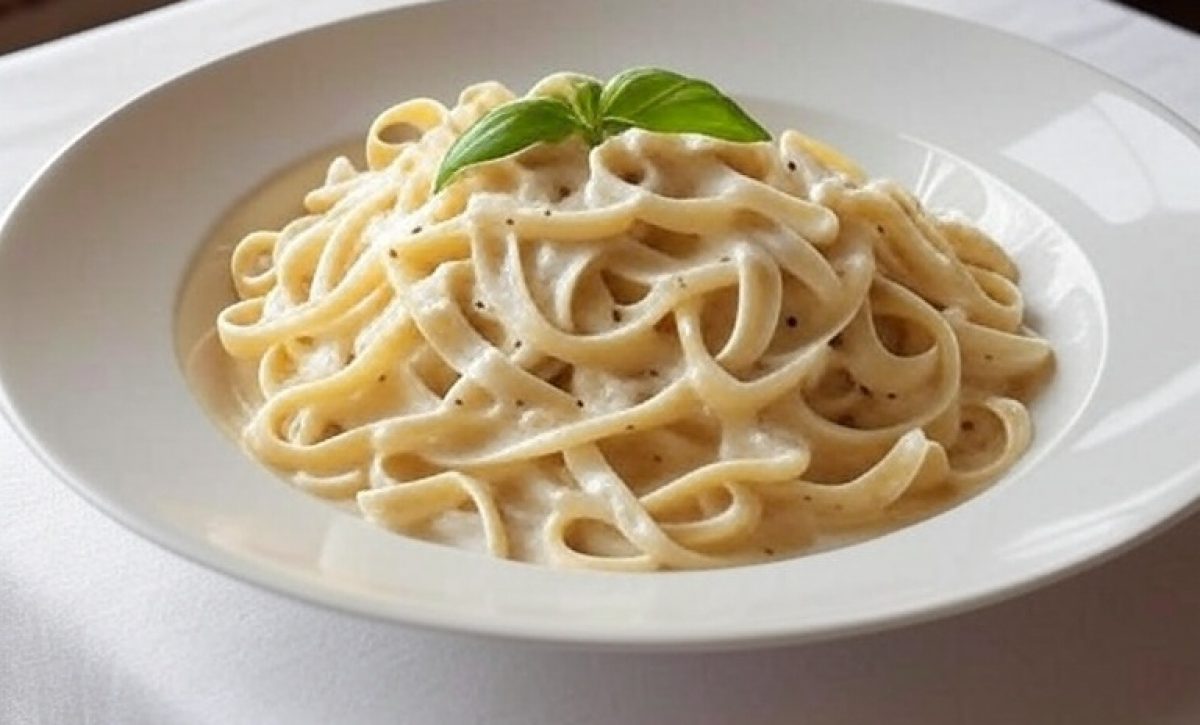 Fetuccini Alfredo El secreto de la receta italiana que puedes hacer en casa
