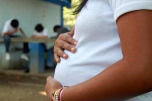 Fiscalía de Paraguay investiga muerte de niña abusada y embarazada a los 13 años.
