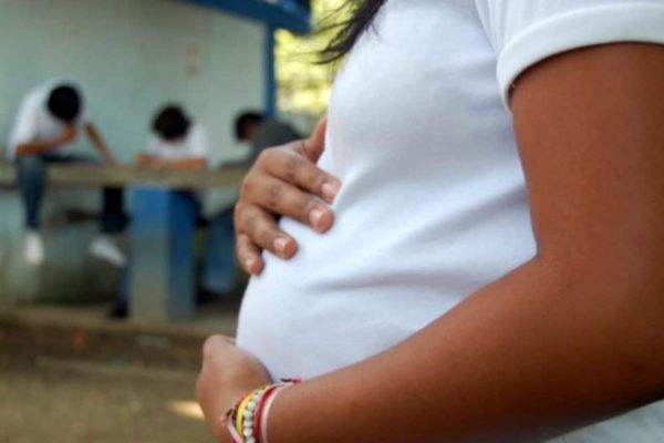 Fiscalía de Paraguay investiga muerte de niña abusada y embarazada a los 13 años.