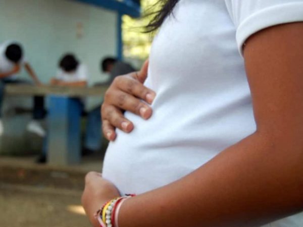Fiscalía de Paraguay investiga muerte de niña abusada y embarazada a los 13 años.