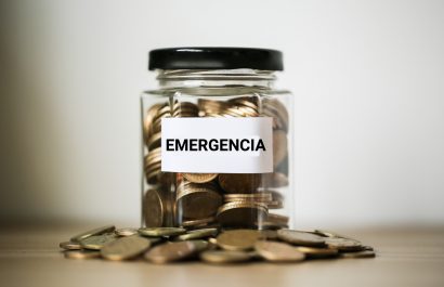 Hacer un fondo de emergencia es uno de los primeros pasos que puede tomar para comenzar a ahorrar.