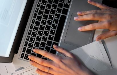 Aduanas, confirmó que el formulario deben llenarlo quienes porten dinero en efectivo, metales preciosos, piedras preciosas, joyas y documentos de valor, cuyo monto sea igual o superior a 10.000 dólares o su equivalente