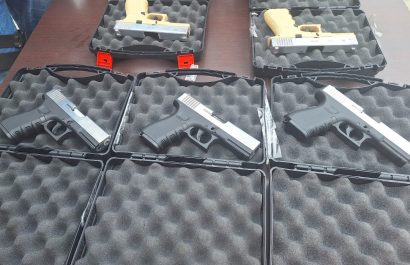 Foto de archivo de armas de fuego decomisadas en un caso similar.