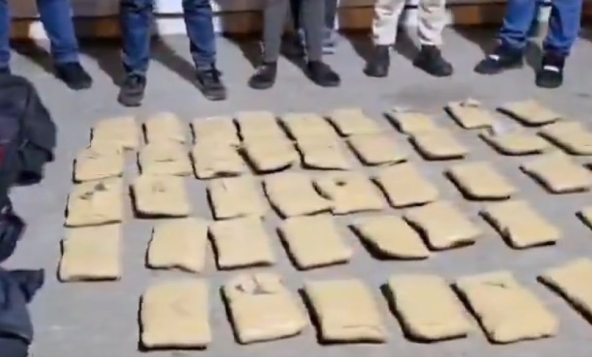 Foto de un decomiso de droga que realizó la Policía y dejó varios detenidos.