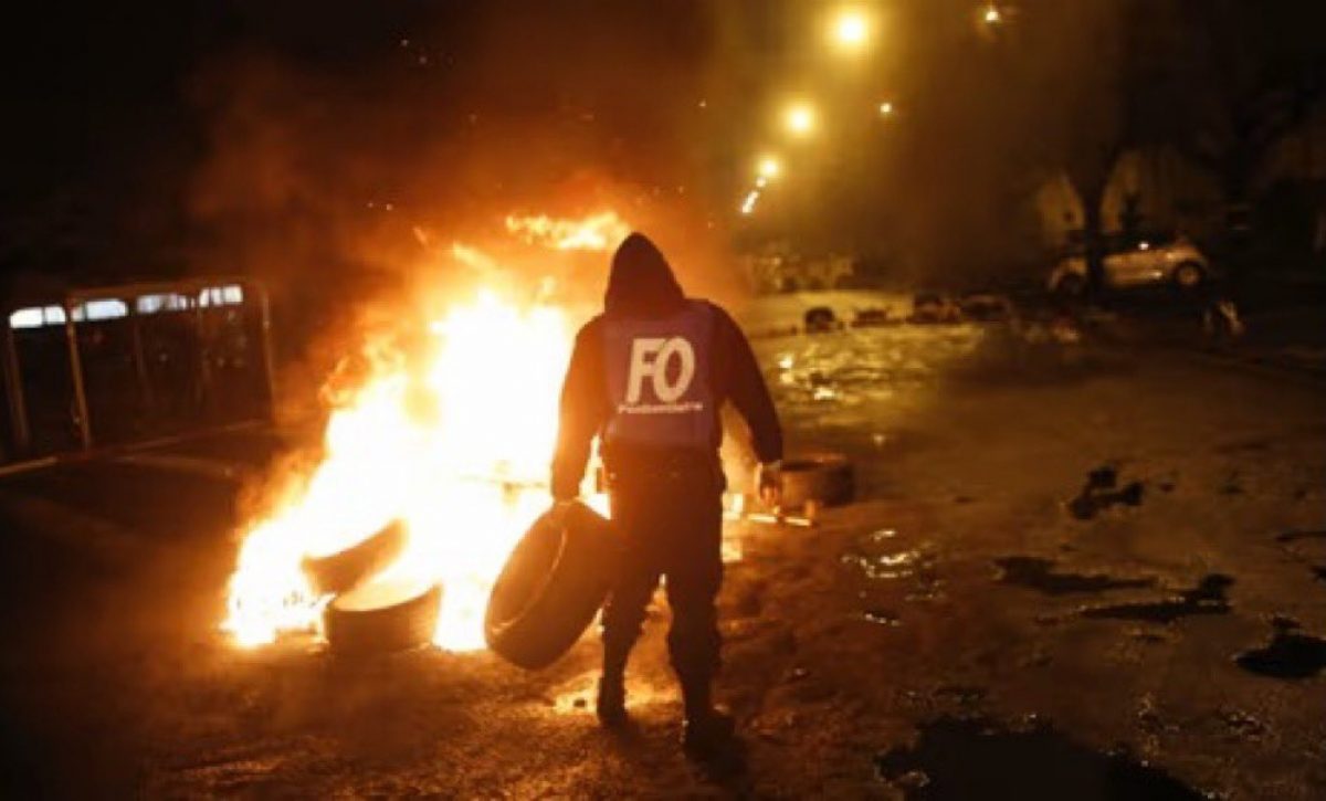 Francia registra una nueva noche de incidentes violentos contra cárceles