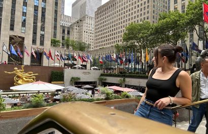 Frente al icónico Rockefeller Center, parada obligada para miles de migrantes que sueñan con llevarse un recuerdo de la Gran Manzana.