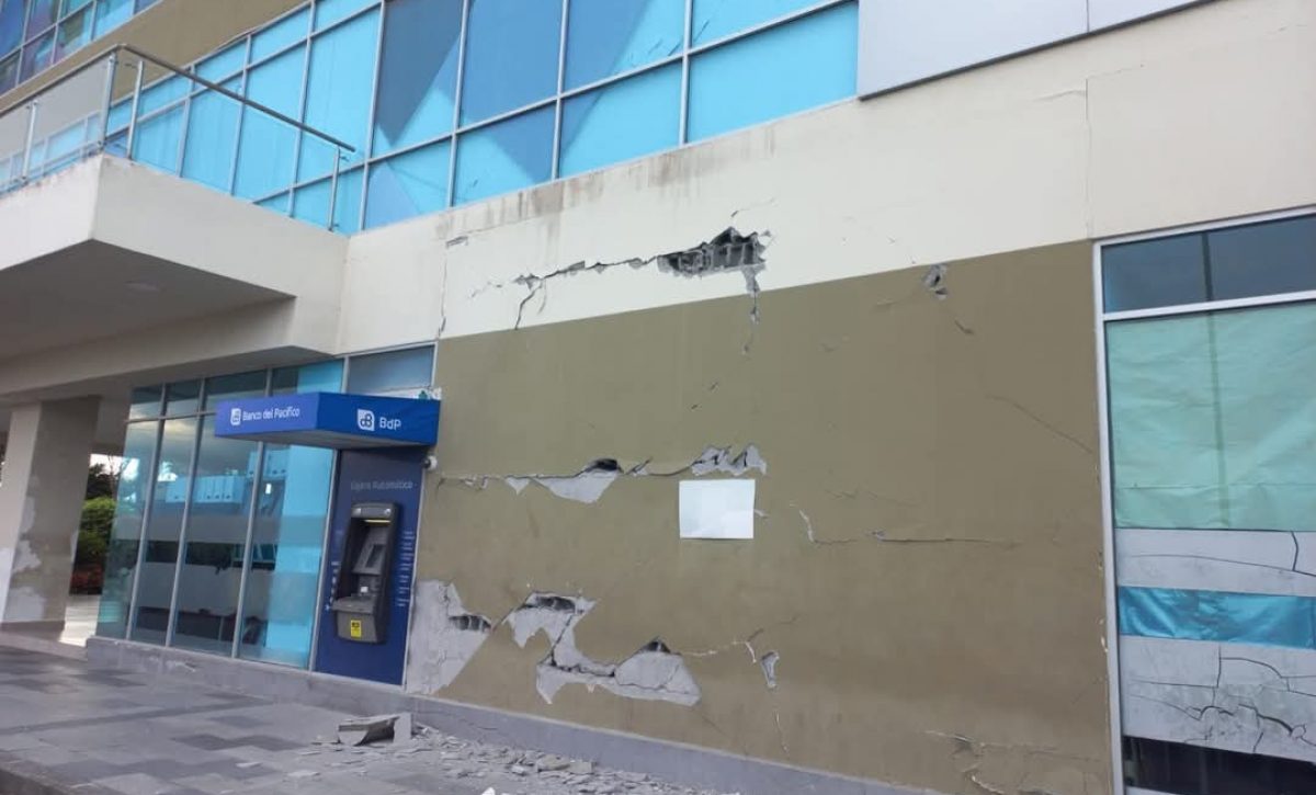 Fuerte sismo en Esmeraldas se suspenden las clases y se evalúan los grandes daños