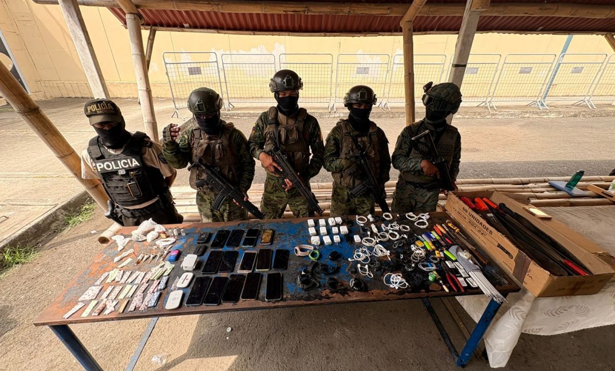 Fuerza de tarea Manabí incauta armas y drogas en operativo en cárcel de Portoviejo