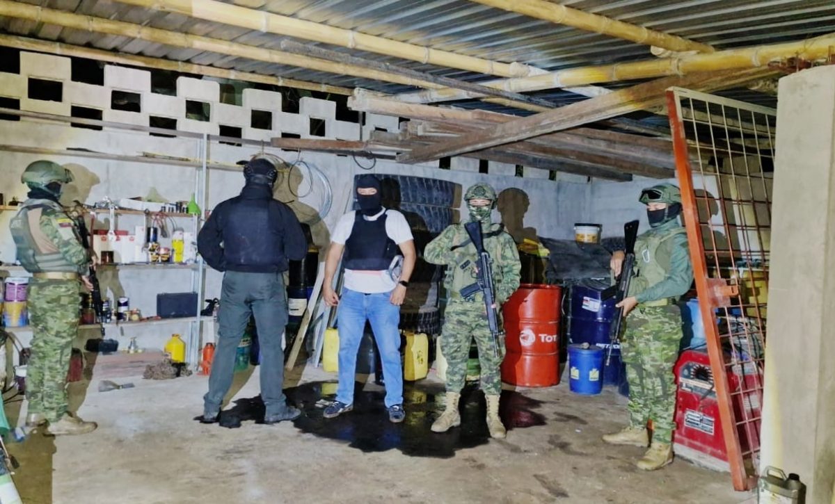 Fuerzas Armadas neutralizan conexiones ilegales y decomisan 5.000 galones de diésel en Santo Domingo