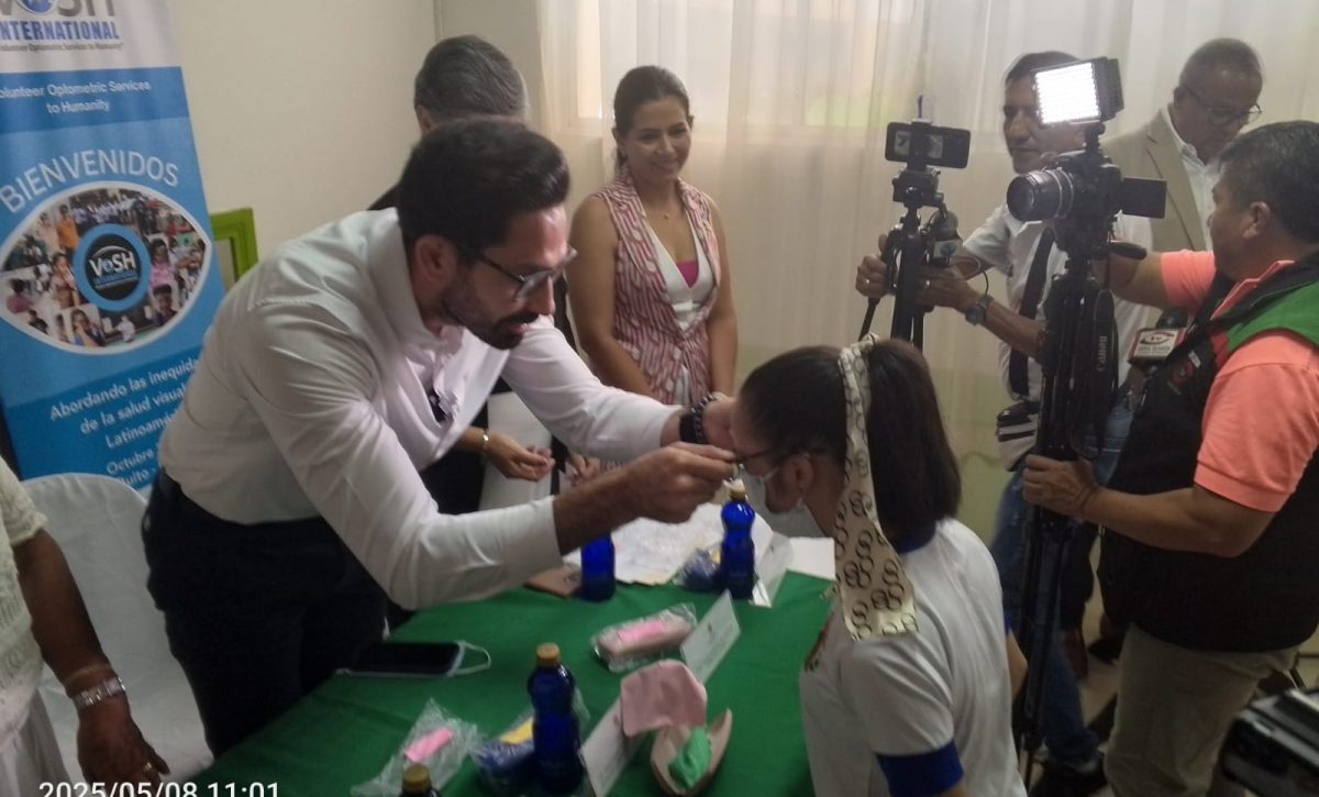 Fundaciones Vosh, San Jorge y la UTM entregan 10 pares de lentes a niños vulnerables