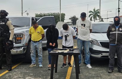 Fusil, municiones y camioneta blindada lo que halló la Policía en Santo Domingo y dejó cuatro detenidos