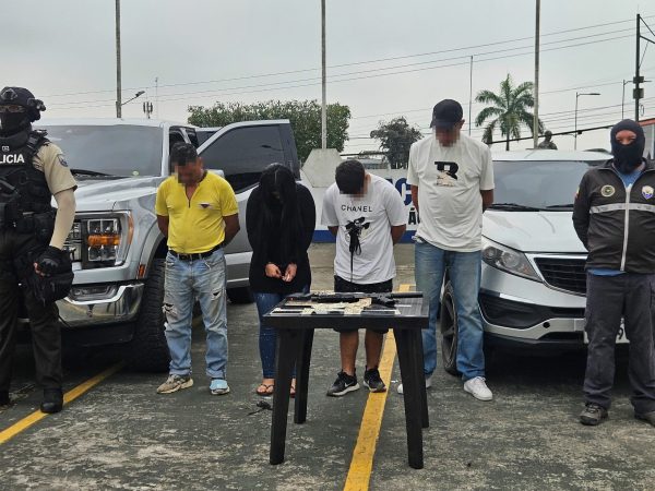 Fusil, municiones y camioneta blindada lo que halló la Policía en Santo Domingo y dejó cuatro detenidos