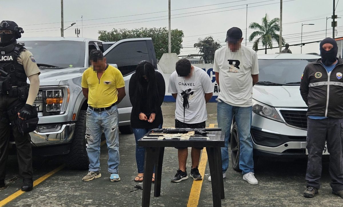 Fusil, municiones y camioneta blindada lo que halló la Policía en Santo Domingo y dejó cuatro detenidos