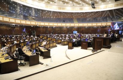 La propuesta busca reducir significativamente el tamaño de la Asamblea Nacional, que actualmente cuenta con 151 asambleístas. FOTO: @AsambleaEcuador.