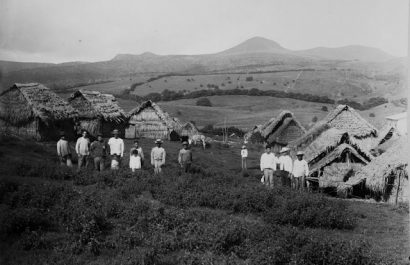 Casas de obreros, hacienda El Progreso, 1888, en la isla San Cristóbal, Galápagos, al mando de Manuel J Cobos.